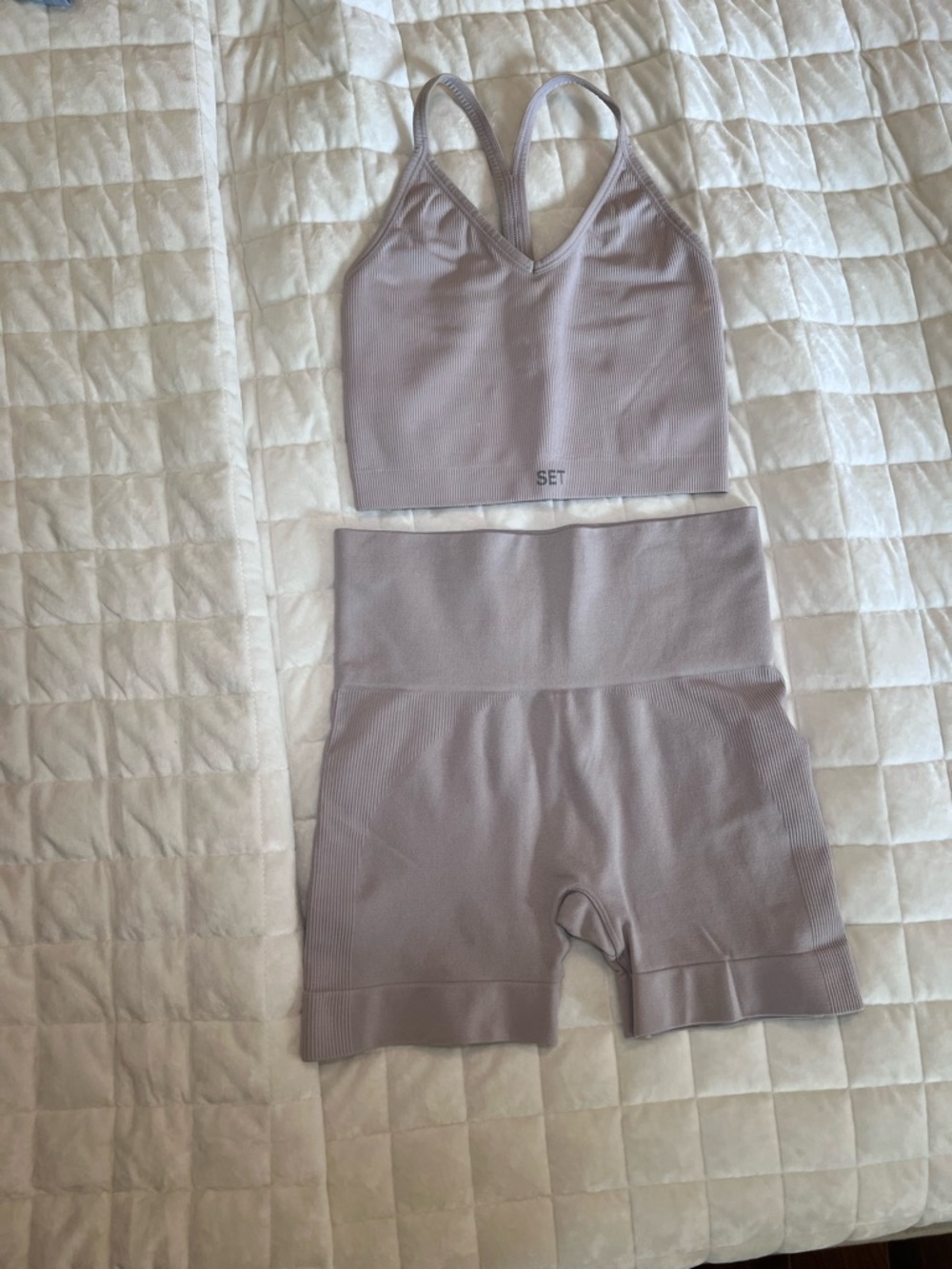 SET Active light pink Seamless V‑Neck Crop Bra and High‑Waist Bike Shorts
